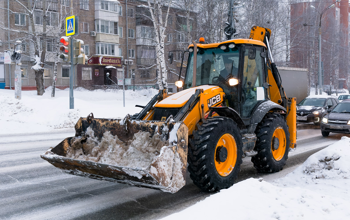 Удмуртия, № 4616 УС 18 — JCB 4CX