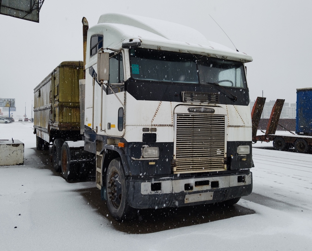 Минск, № (BY-7) Б/Н 0215 — Freightliner FLB