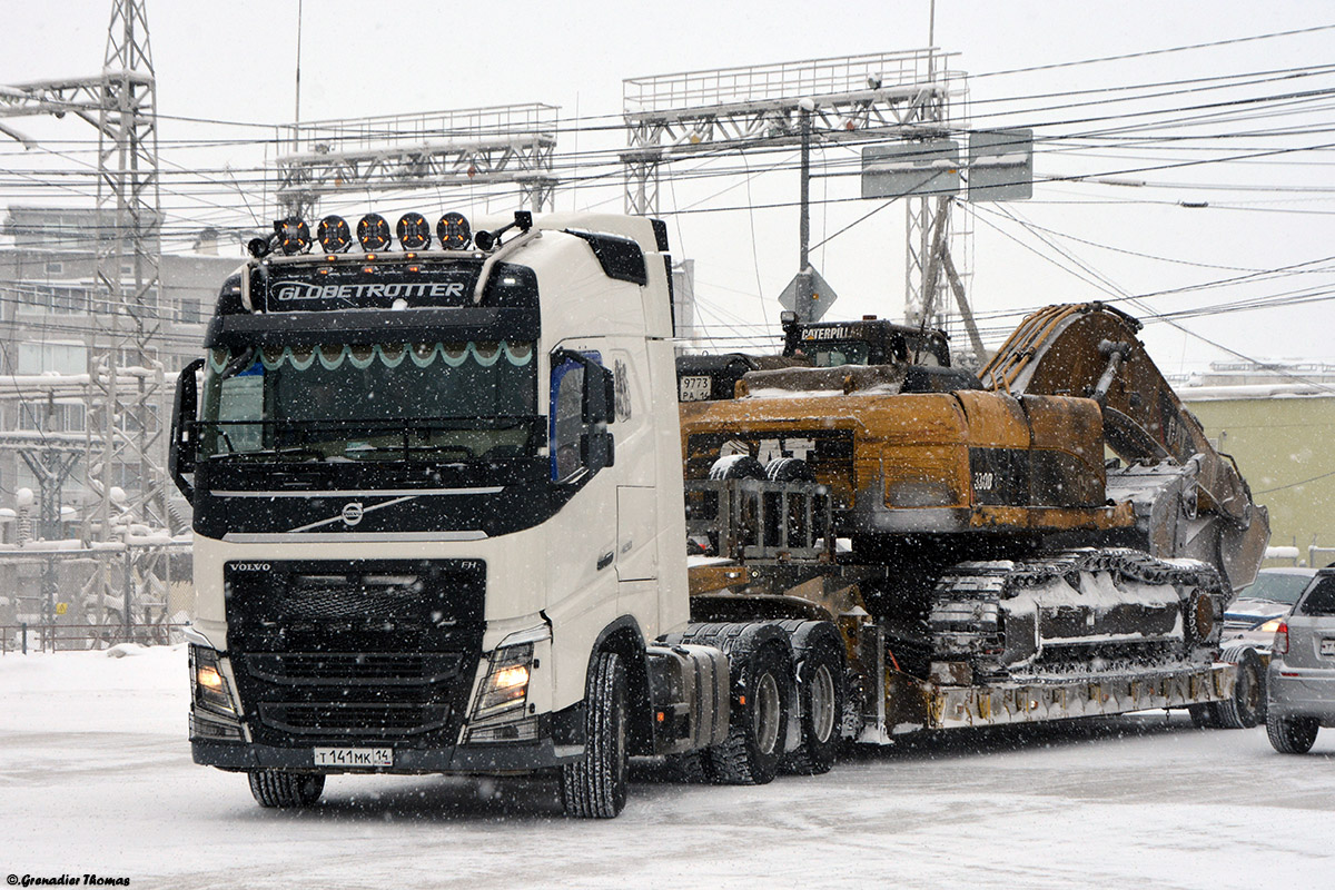 Саха (Якутия), № Т 141 МК 14 — Volvo ('2012) FH.420 [X9P]; Саха (Якутия), № 9773 РА 14 — Caterpillar 330