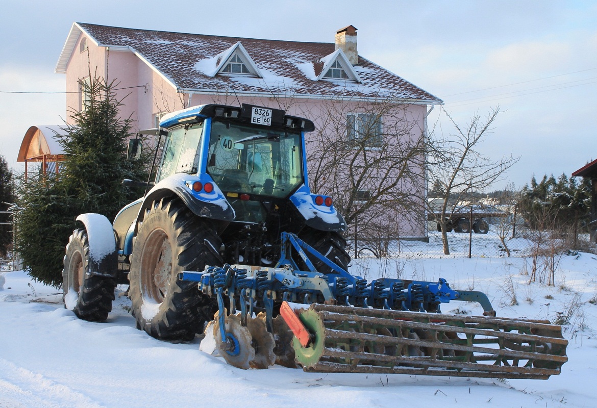 Псковская область, № 8326 ЕЕ 60 — Valtra (общая модель)