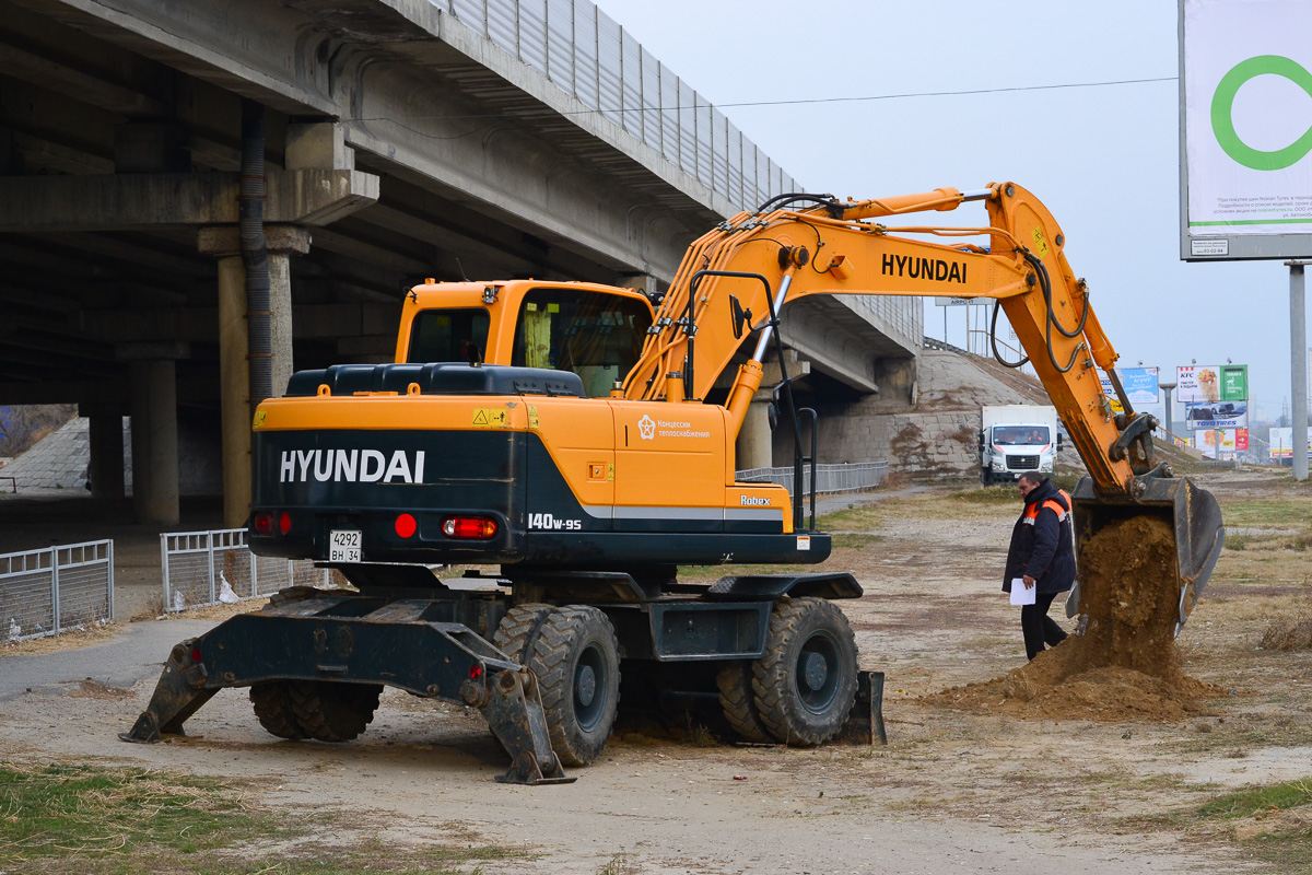 Волгоградская область, № 4292 ВН 34 — Hyundai R140W