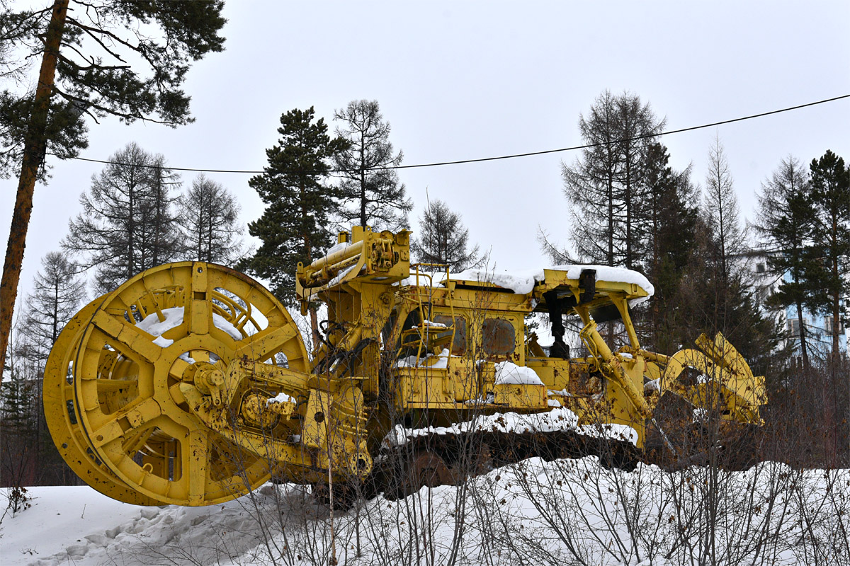 Саха (Якутия), № (14) Б/Н СТ 0006 — Komatsu D355; Саха (Якутия) — Спецтехника на постаментах; Техника на постаментах, памятники (Саха (Якутия))