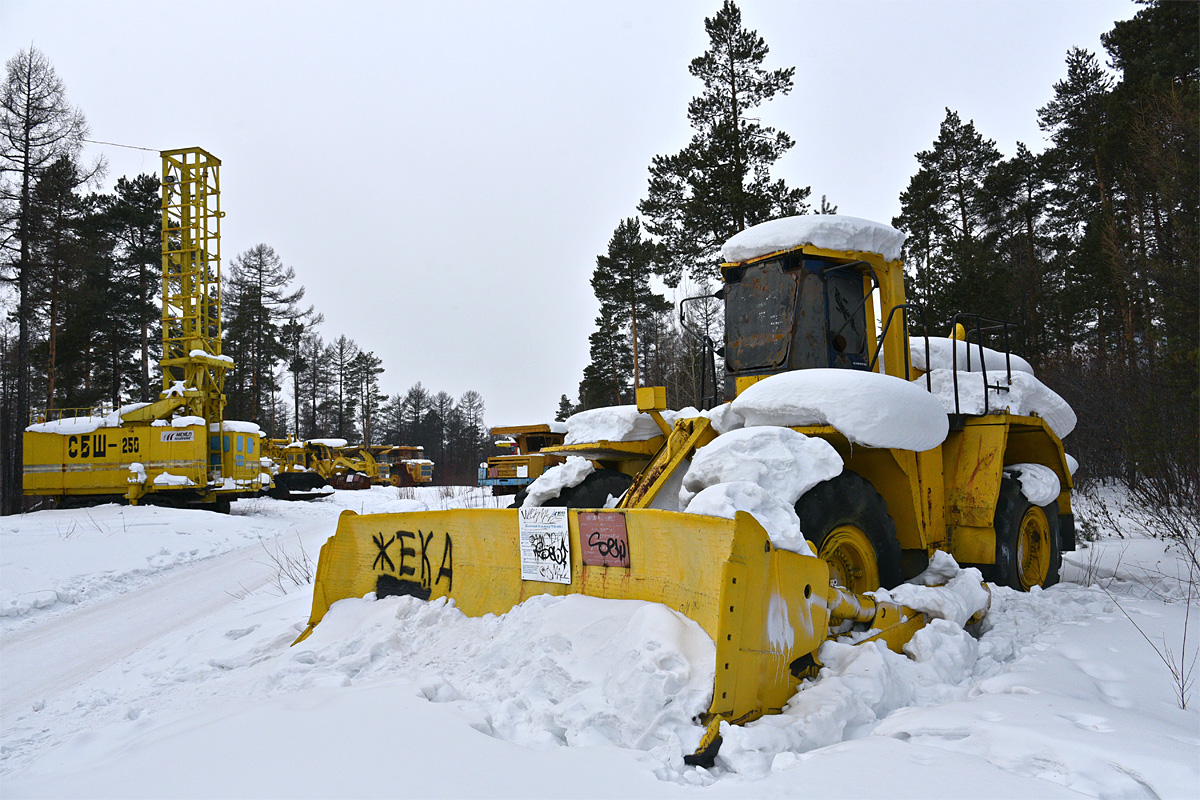 Саха (Якутия), № (14) Б/Н СТ 0007 — Komatsu (общая модель); Саха (Якутия) — Спецтехника на постаментах; Техника на постаментах, памятники (Саха (Якутия))