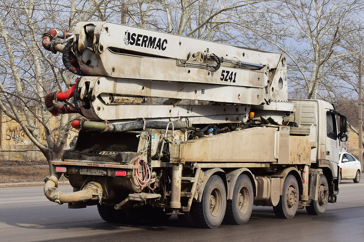 Волгоградская область, № М 569 ВН 134 — Volvo ('2002) FM12.480