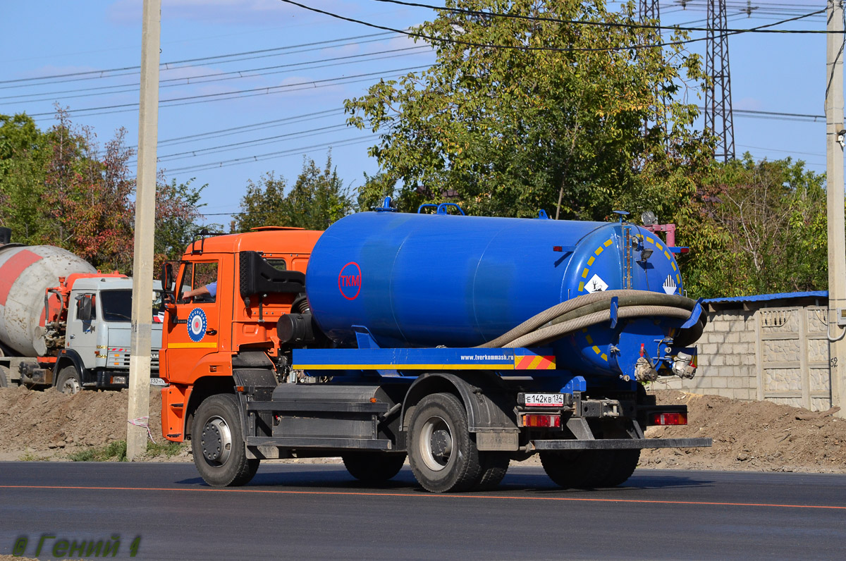 Волгоградская область, № Е 142 КВ 134 — КамАЗ-53605-46