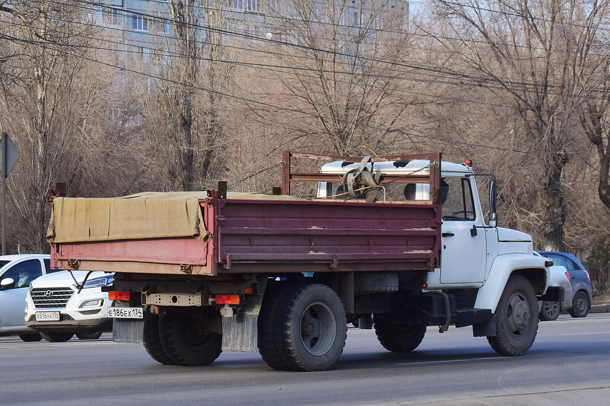 Волгоградская область, № Е 186 ЕХ 134 — ГАЗ-3309