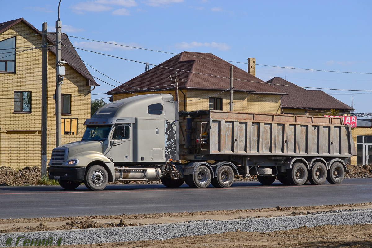 Ростовская область, № Е 376 НТ 161 — Freightliner Columbia