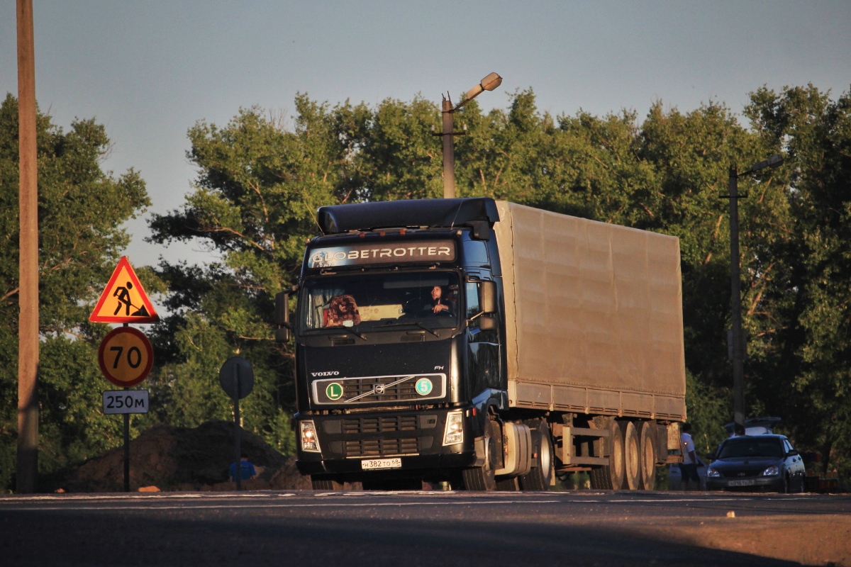 Тамбовская область, № Н 382 ТО 68 — Volvo ('2002) FH12.400