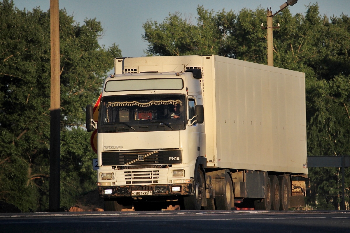 Волгоградская область, № О 881 КК 34 — Volvo ('1993) FH12.380