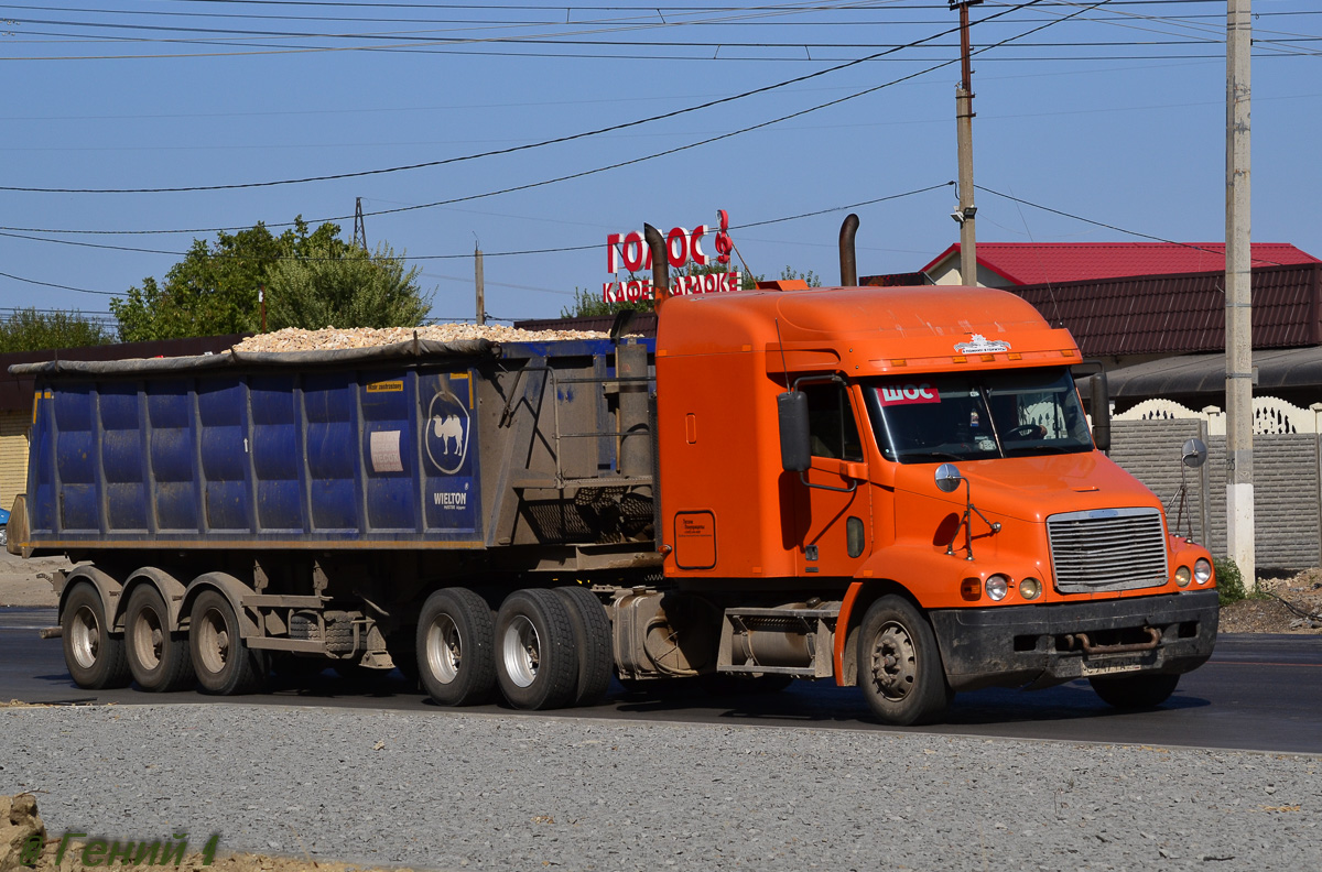 Волгоградская область, № С 947 ТА 34 — Freightliner Century Class