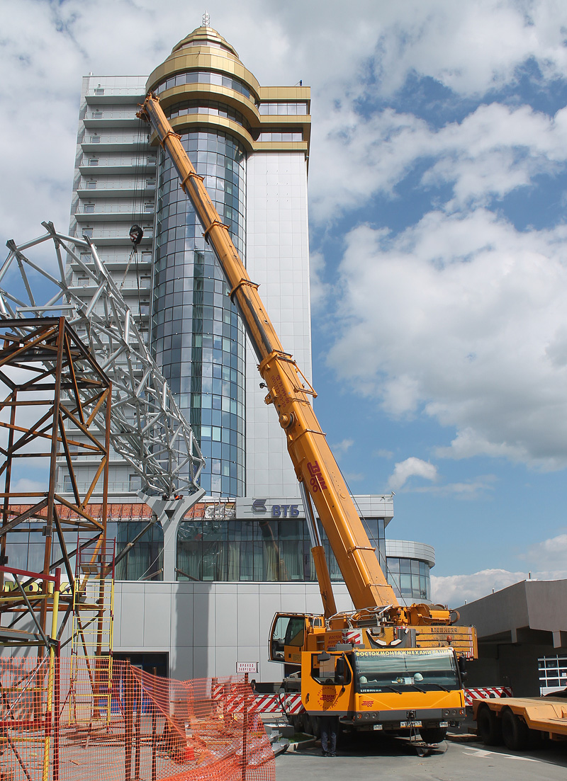 Челябинская область, № Н 111 ВМ 174 — Liebherr (общая модель)