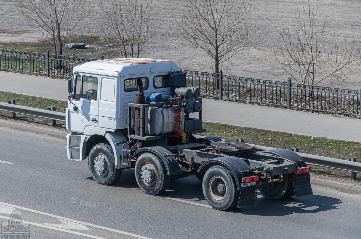 Алматы, № 986 ED 02 — Sinotruk SHJ10 Hoka