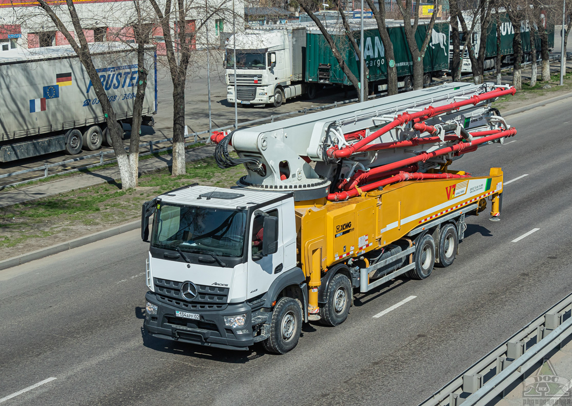 Алматы, № 134 APF 02 — Mercedes-Benz Arocs (общ.м)