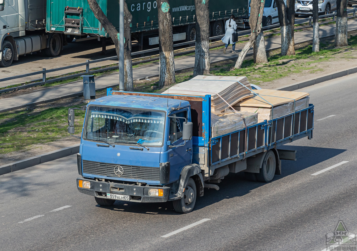 Алматинская область, № 359 ALH 05 — Mercedes-Benz LK 814