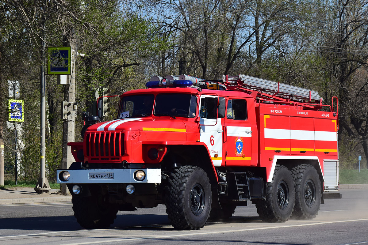 Волгоградская область, № В 647 ЕР 134 — Урал-5557-70