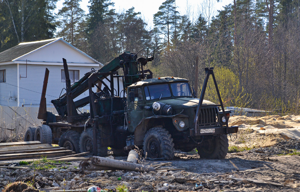 Калужская область, № В 429 ХТ 152 — Урал-4320 / 5557 (общая модель)