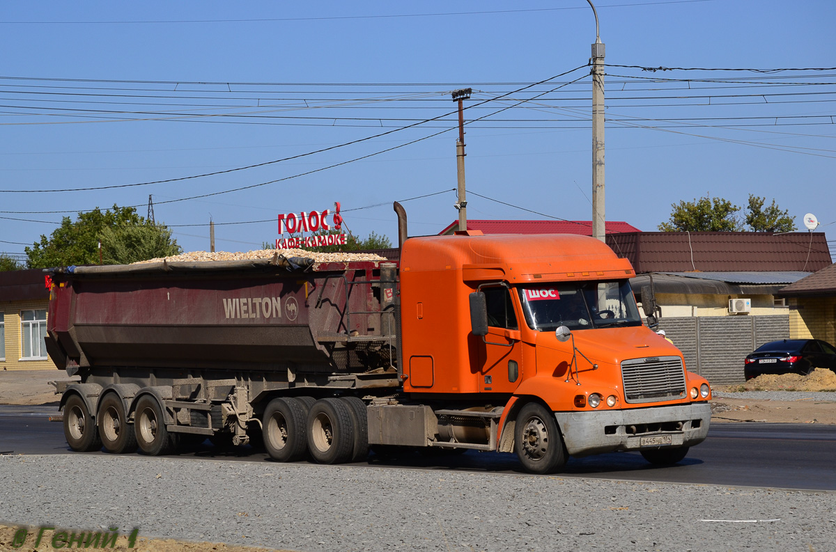 Волгоградская область, № В 445 НВ 134 — Freightliner Century Class