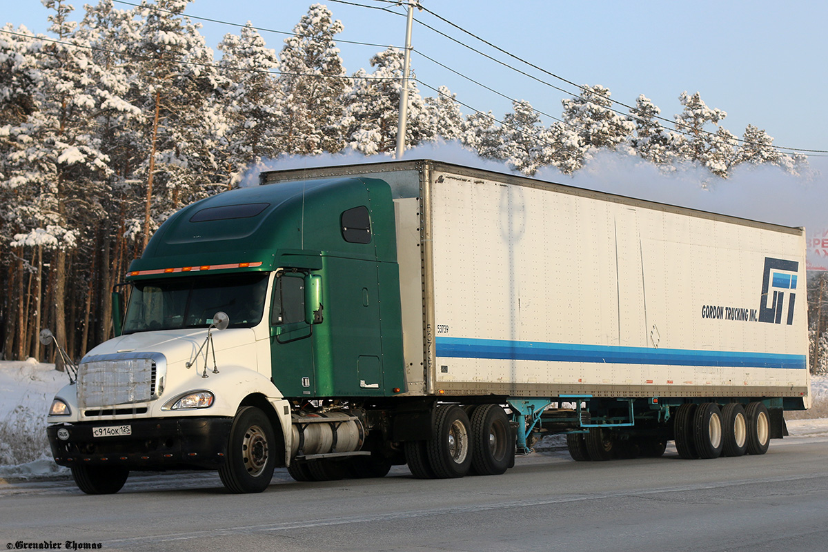 Приморский край, № С 914 ОК 125 — Freightliner Columbia