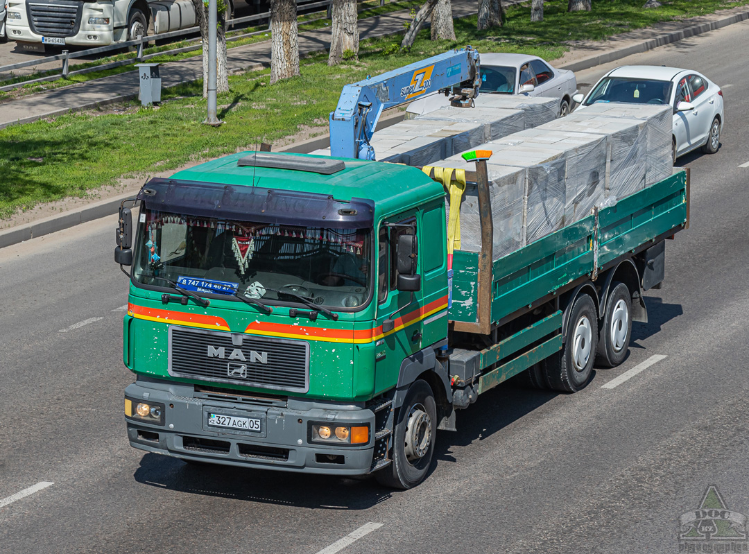 Алматинская область, № 327 AGK 05 — MAN F2000 26.403