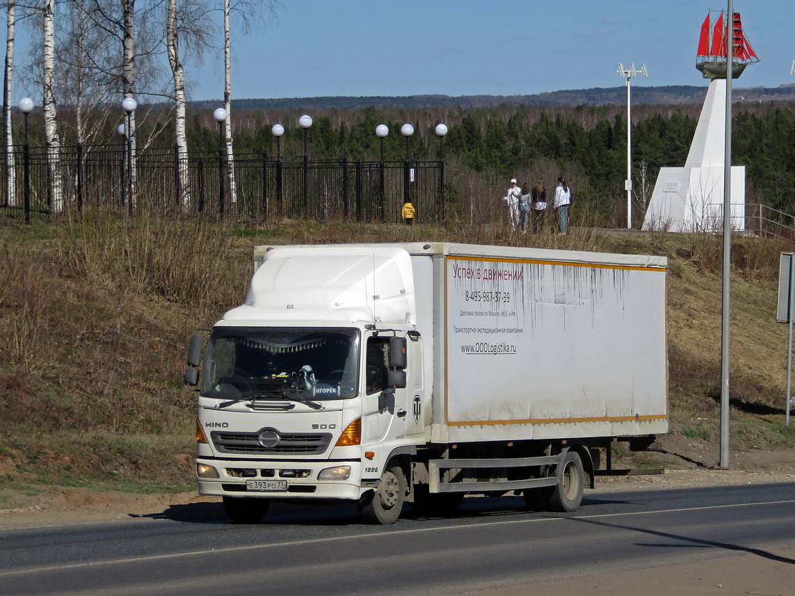 Москва, № Е 393 РО 77 — Hino 500