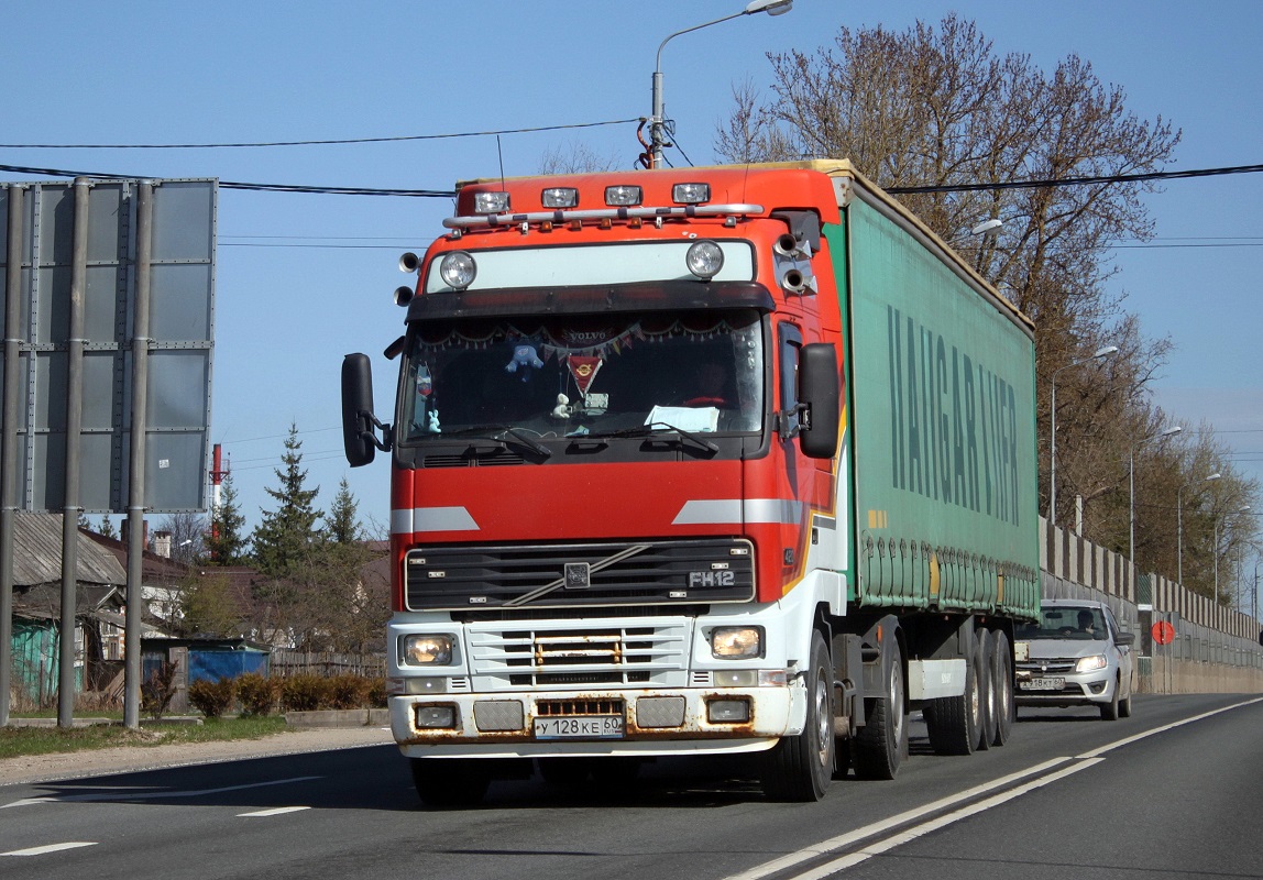 Псковская область, № У 128 КЕ 60 — Volvo ('1993) FH12.420