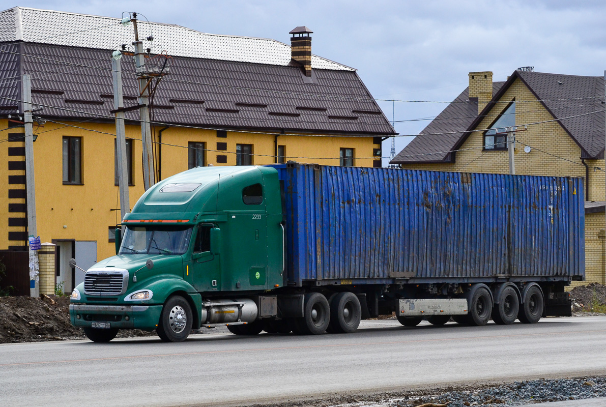 Дагестан, № М 617 ТТ 05 — Freightliner Columbia