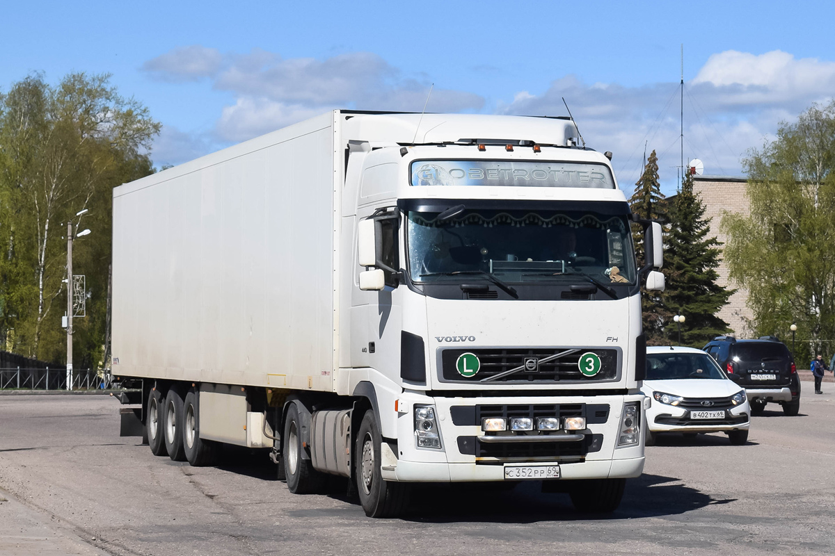 Тверская область, № С 352 РР 69 — Volvo ('2002) FH12.440