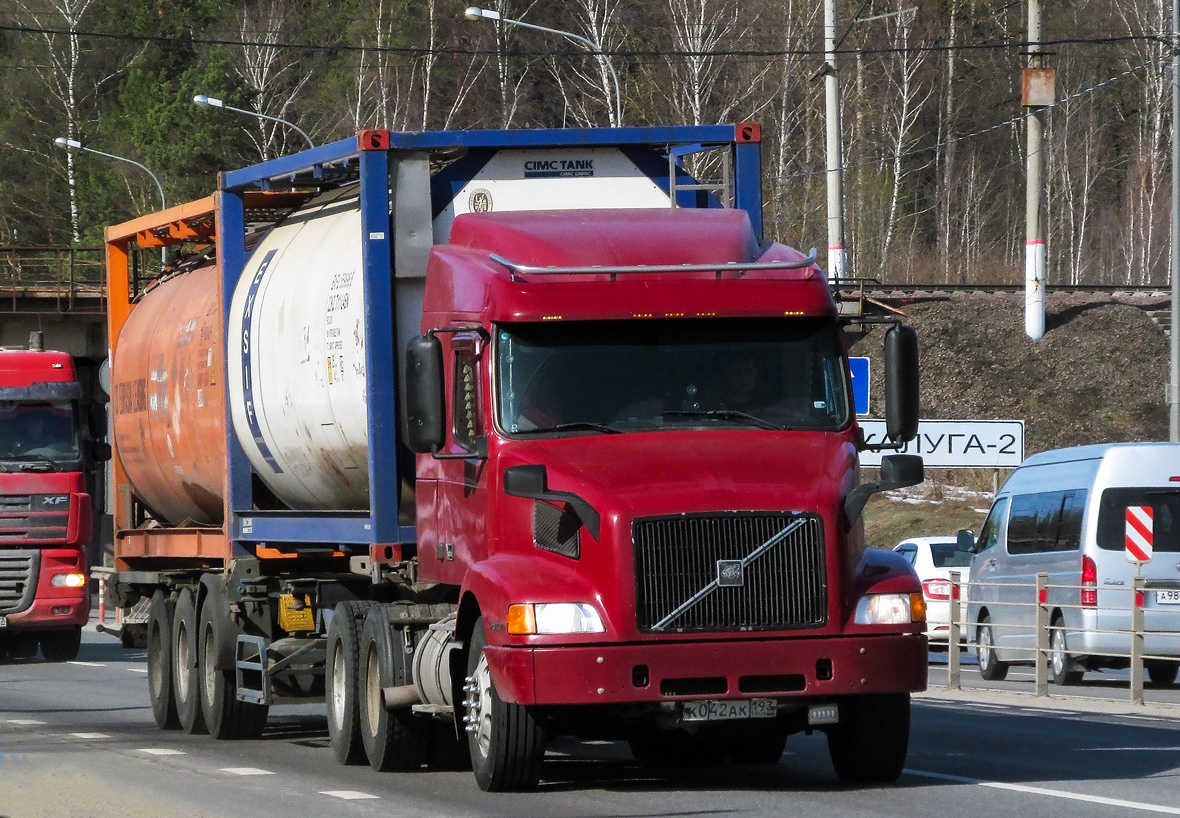 Краснодарский край, № К 042 АК 193 — Volvo VNL610