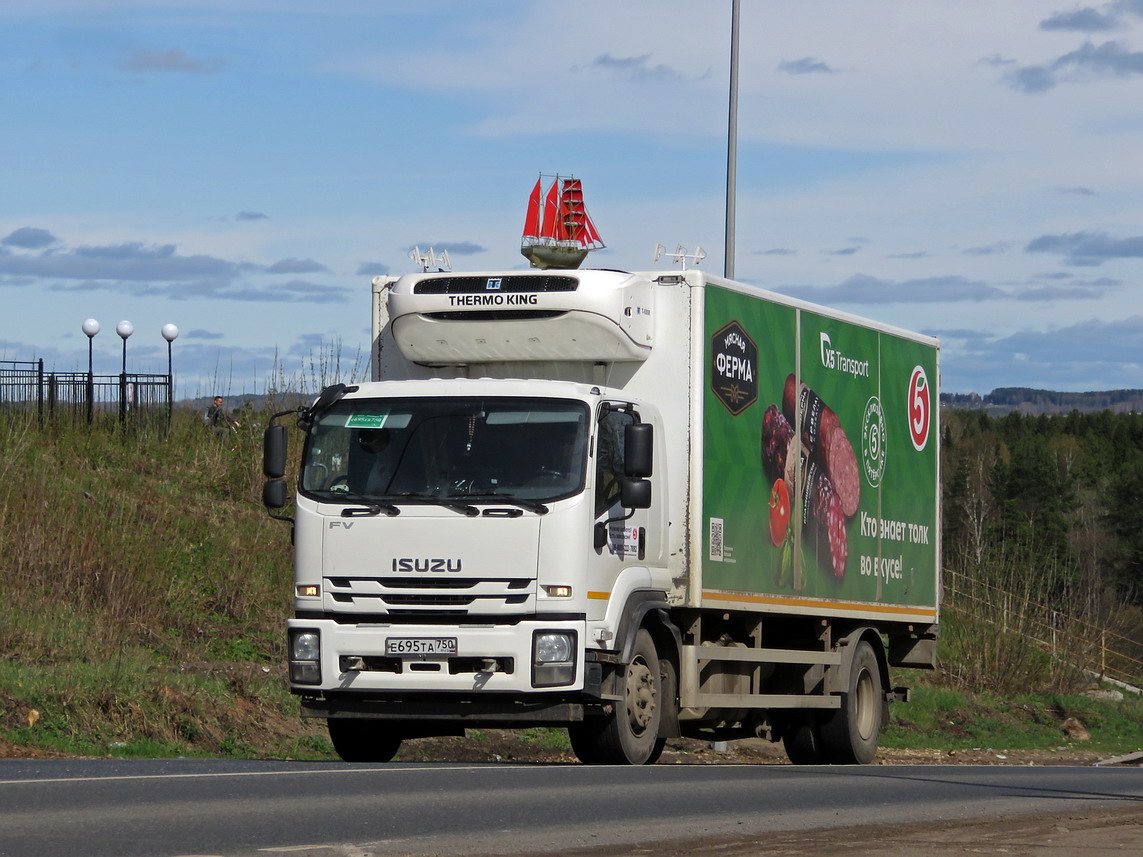 Московская область, № Е 695 ТА 750 — Isuzu Forward 18.0 [Z7X]