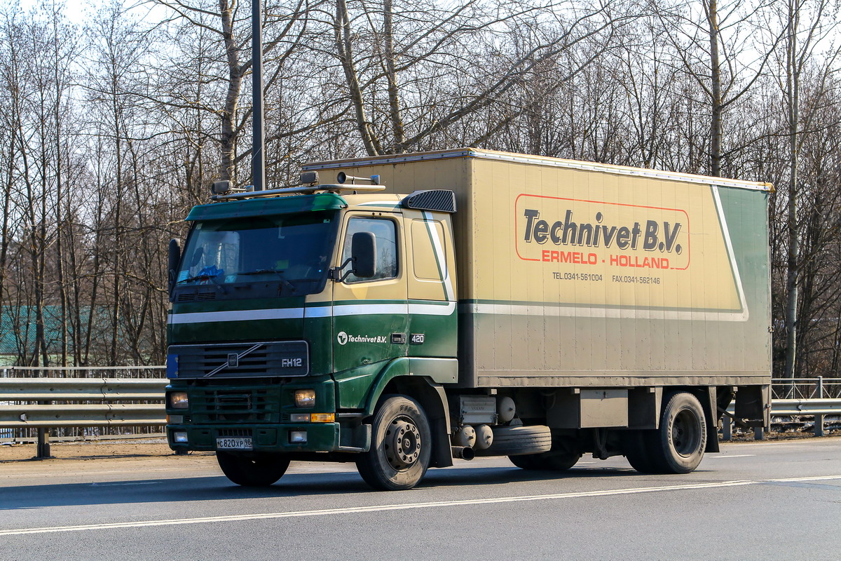 Санкт-Петербург, № С 820 ХР 98 — Volvo ('1993) FH12.420