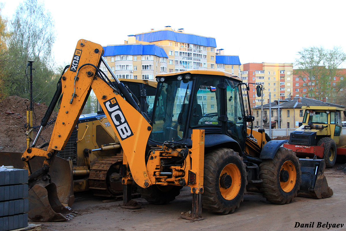 Кировская область, № 1042 КТ 43 — JCB 4CX