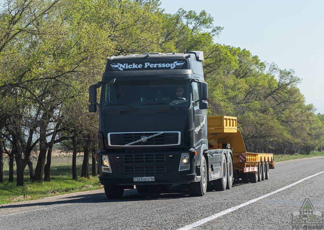 Восточно-Казахстанская область, № 323 AEX 16 — Volvo ('2002) FH12.480