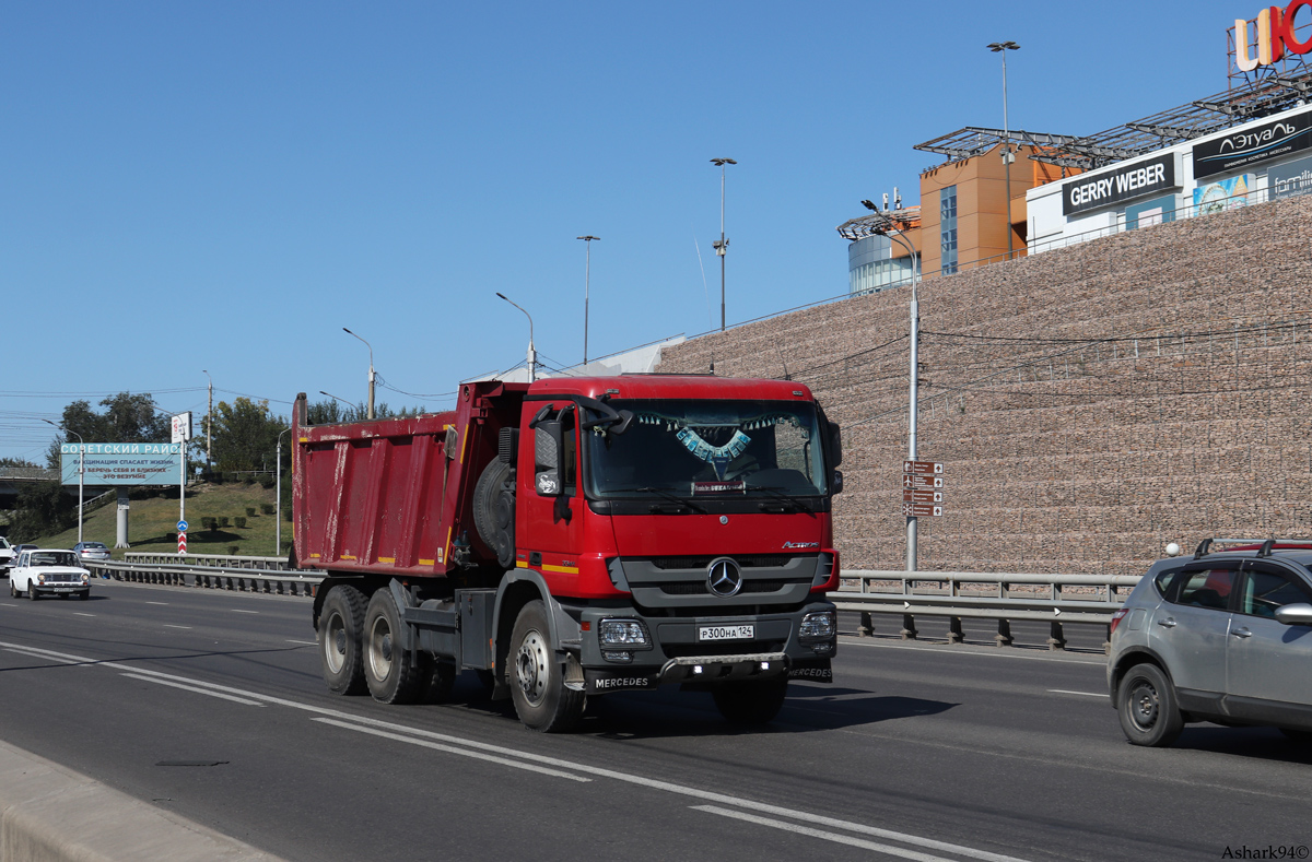 Красноярский край, № Р 300 НА 124 — Mercedes-Benz Actros '09 3341 [Z9M]