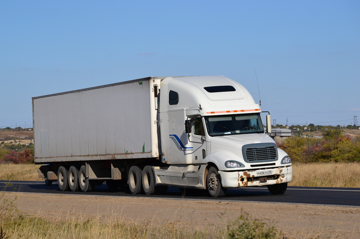 Дагестан, № М 456 УО 05 — Freightliner Columbia