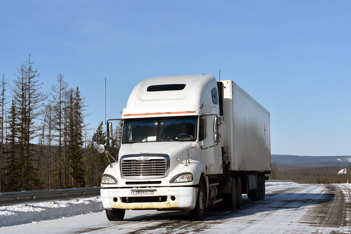 Саха (Якутия), № У 380 ЕО 14 — Freightliner Columbia