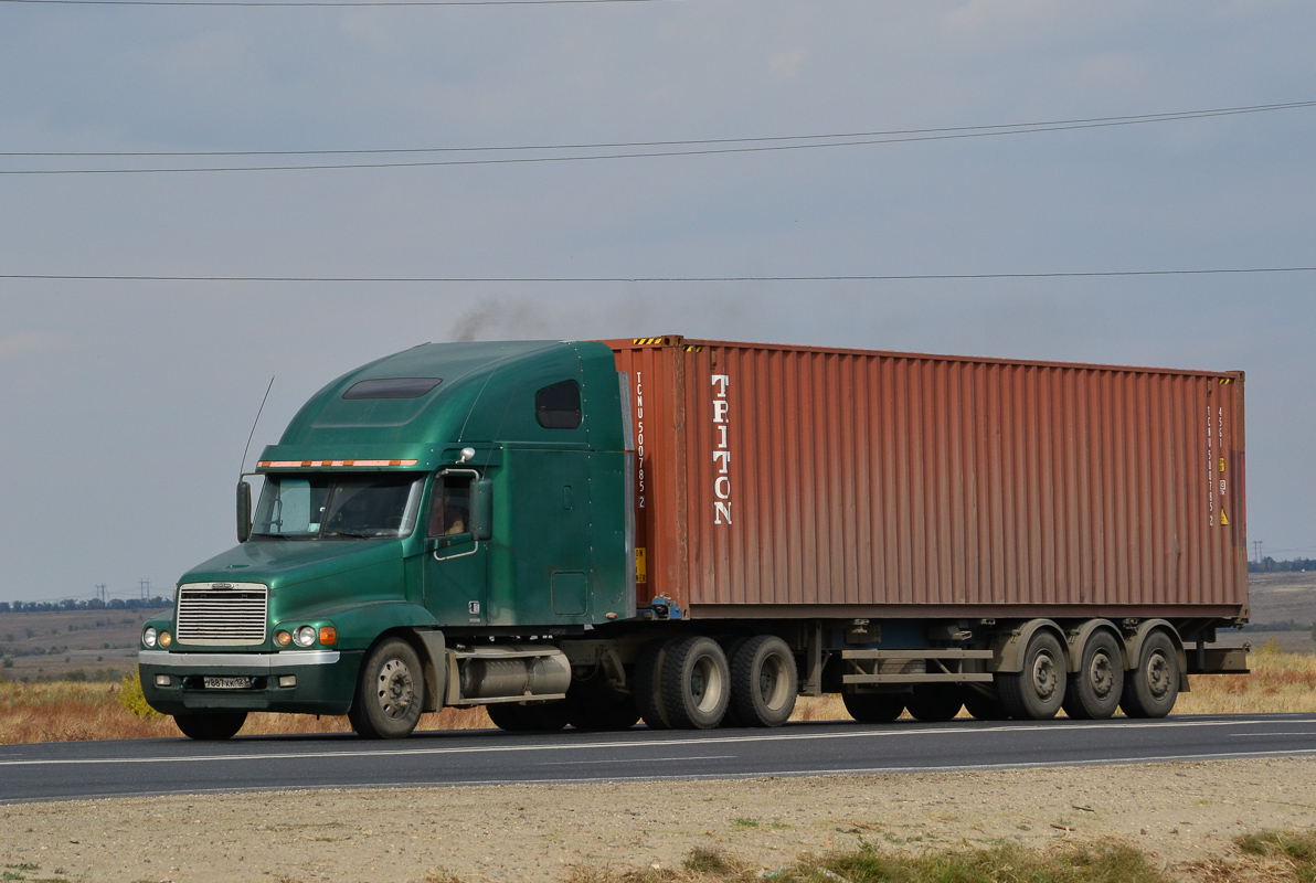 Краснодарский край, № У 887 ХК 123 — Freightliner Century Class