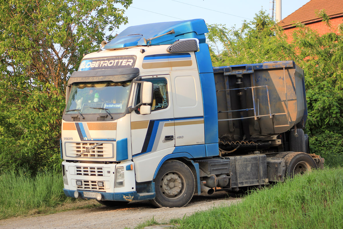 Краснодарский край, № М 888 ЕУ 65 — Volvo ('2002) FH12.480