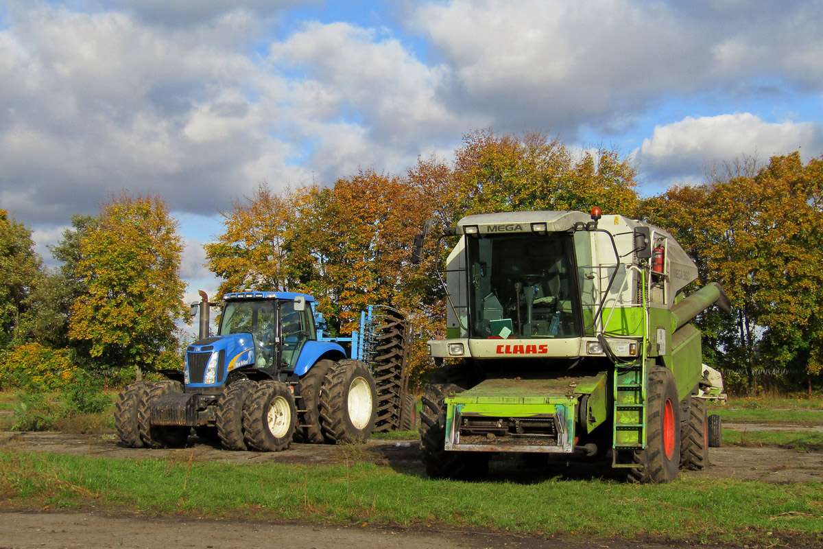 Полтавская область, № (UA17) Б/Н СТ 0072 — New Holland T8 (общая модель); Полтавская область, № 1631 — Claas Mega 360