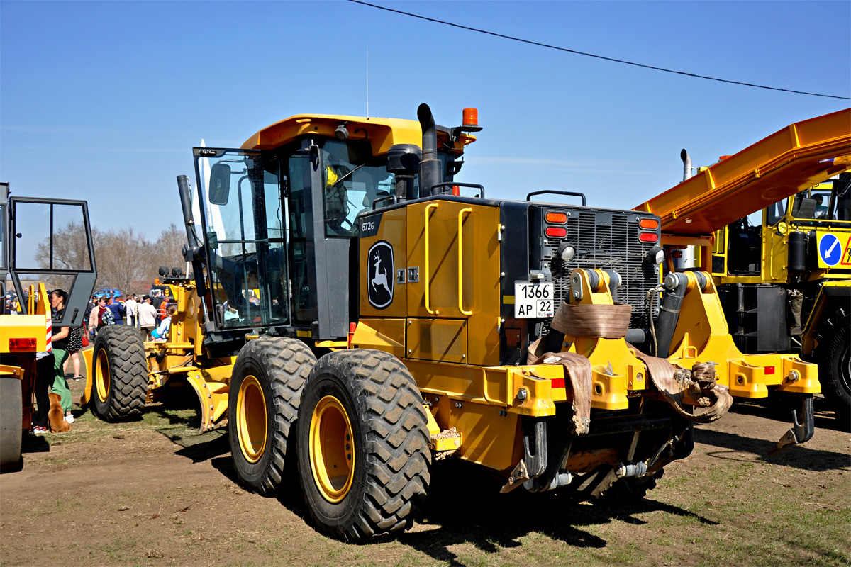 Алтайский край, № 1366 АР 22 — John Deere 672G