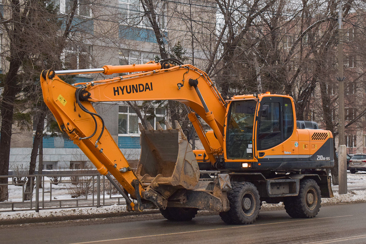 Алтайский край, № 9517 МТ 22 — Hyundai R210W-9S