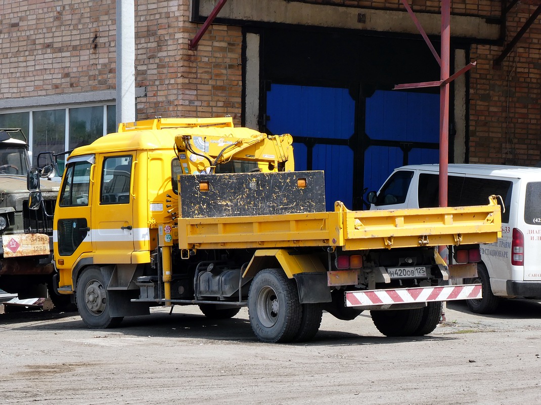 Приморский край, № Н 420 ОВ 125 — Nissan Diesel Condor