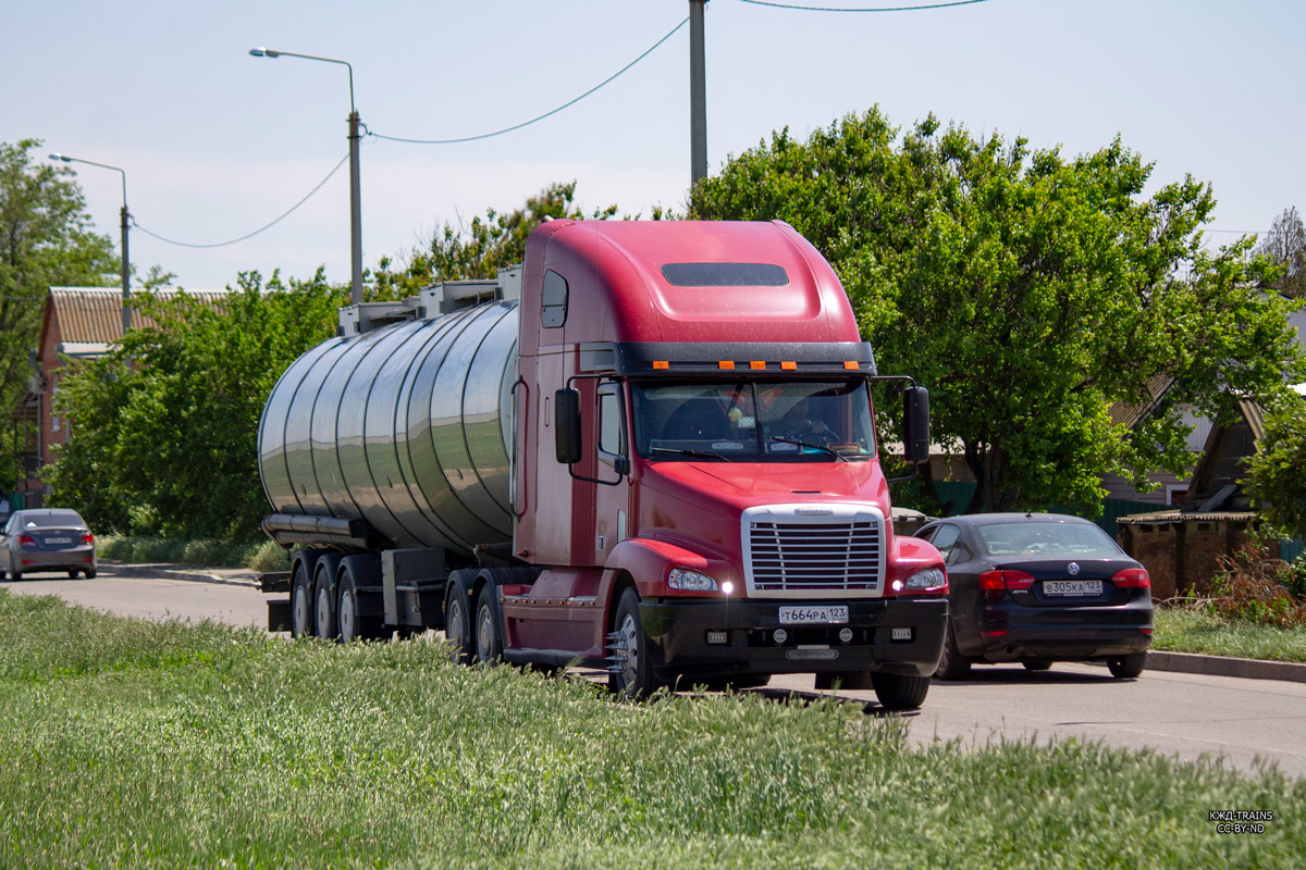 Краснодарский край, № Т 664 РА 123 — Freightliner Century Class