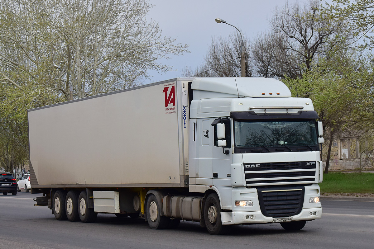 Астраханская область, № В 242 ЕВ 30 — DAF XF95 FT