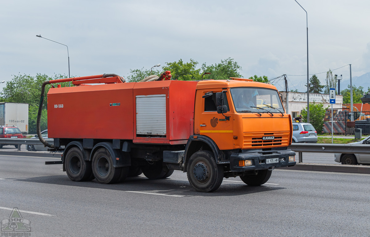 Алматы, № A 935 HW — КамАЗ-65115-62