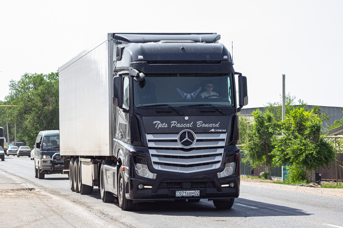 Алматы, № 075 ABM 02 — Mercedes-Benz Actros ('2011) 1846