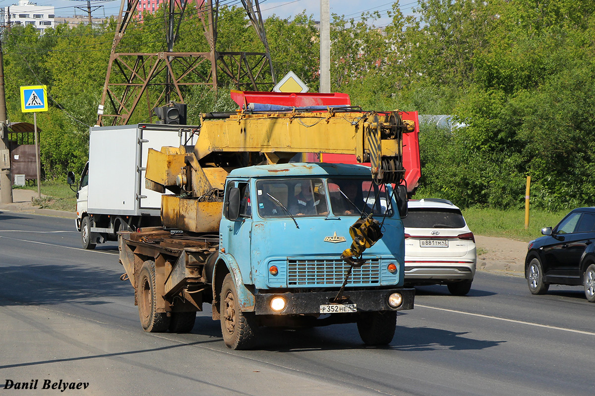 Кировская область, № Р 352 НЕ 43 — МАЗ-5334