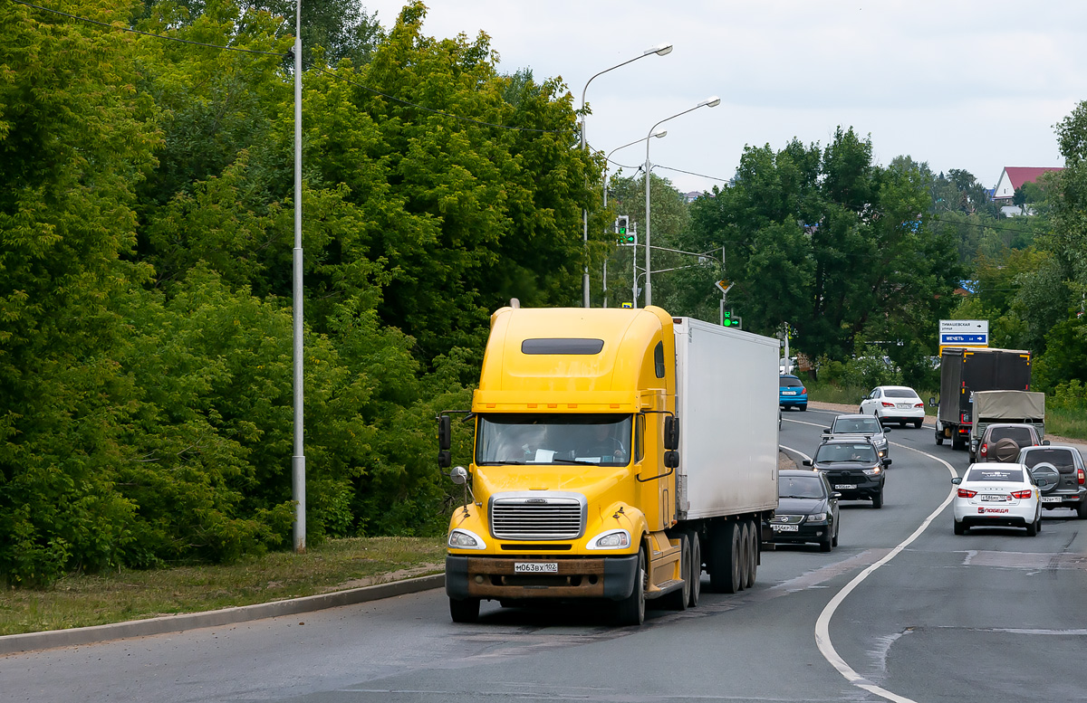 Башкортостан, № М 063 ВХ 102 — Freightliner Columbia