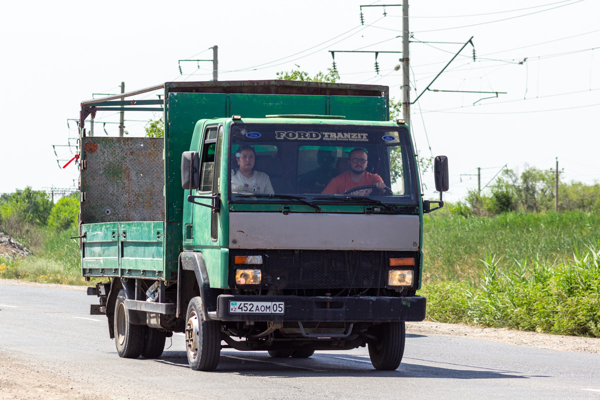 Алматинская область, № 452 AOM 05 — Ford Cargo ('1981)