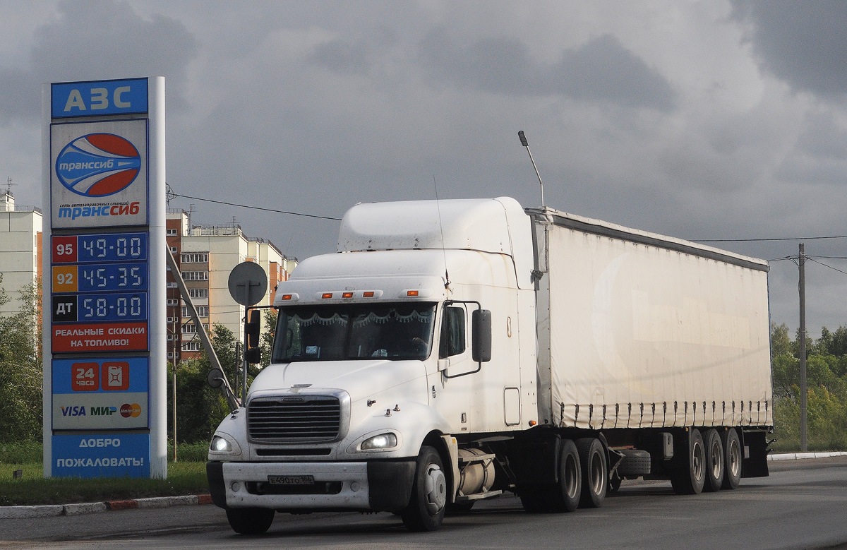 Ханты-Мансийский автоном.округ, № Е 490 ТО 186 — Freightliner Columbia