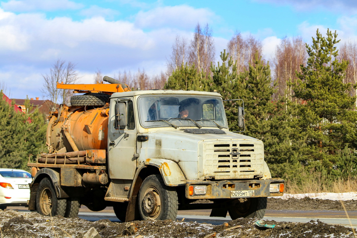 Санкт-Петербург, № О 095 МТ 178 — ЗИЛ-494560